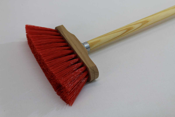 Kunstborste-Kehrbesen mit Stiel